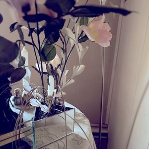 Pretty modern mirror dry flower arrangement peach color fake flowers